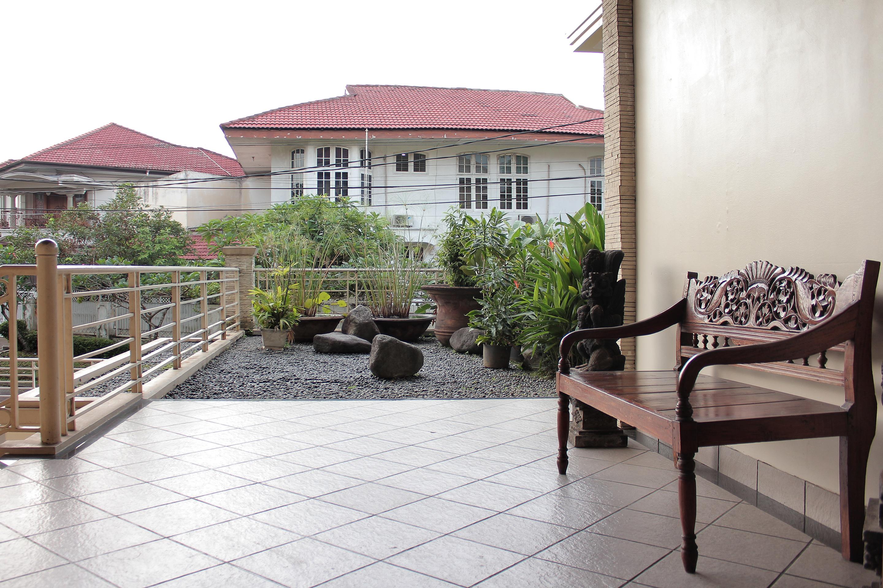 OYO 123 Puri Lotus Near Siloam Hospitals TB Simatupang Hotel Jakarta Exterior foto