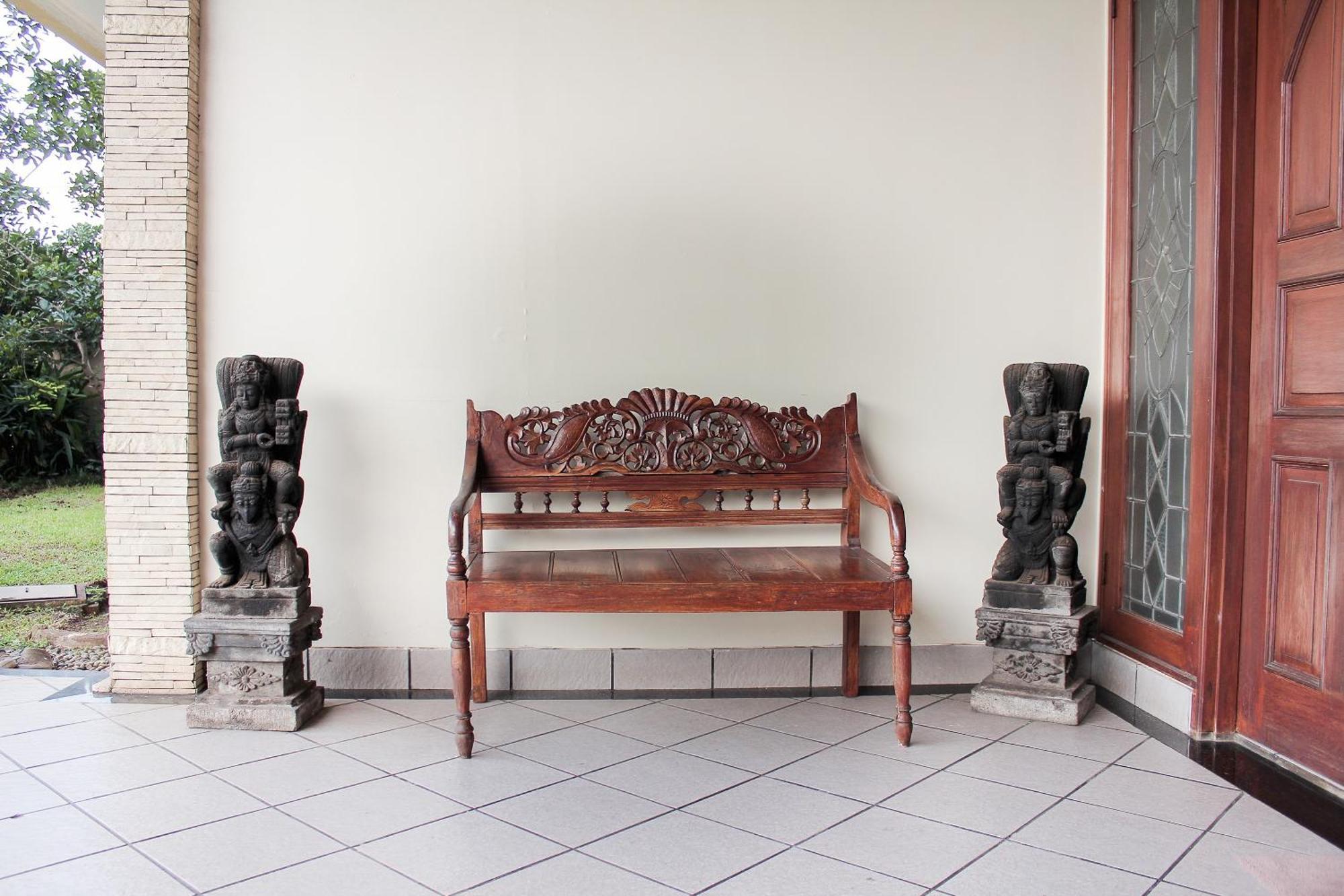 OYO 123 Puri Lotus Near Siloam Hospitals TB Simatupang Hotel Jakarta Exterior foto